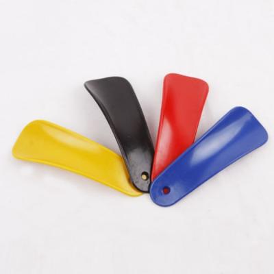 China Hot Sale Wooden Mini Hotel Plastic Shoe Horn With Logo for sale