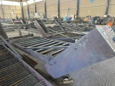 China Escaleras exteriores de acero de grado industrial para sitios de construcción fuertes duraderas resistentes a la corrosión Solución perfecta para fábricas almacenes en venta