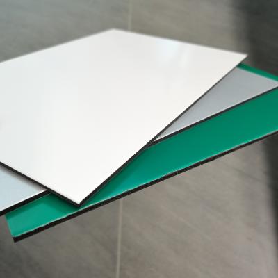 중국 날씨에 견고한 PE 알루미늄 복합판 가벼운 1220mm-1570mm 다양한 색상 판매용