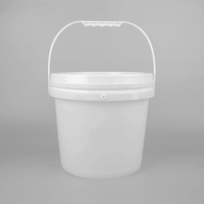 中国 工業用用 倒し口付きUV耐性プラスチックバケツ 販売のため