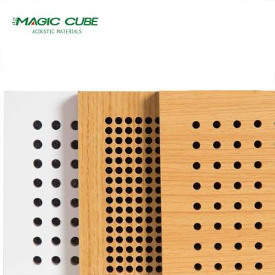 Cina Pannelli di legno micro-perforati ad alta densità personalizzati per decorazioni murali in vendita