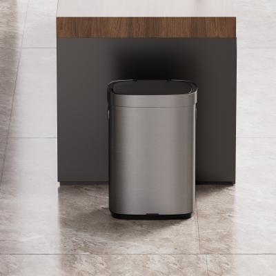 China Verbeter uw afvalbeheersysteem met de plastic en roestvrij staal 65L Touchless Smart Sensor vuilnisbak Te koop