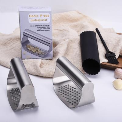 China Sustainable Factory Price Handle Ring Garlic Press Kitchen Stainless Steel Garlic Press for sale