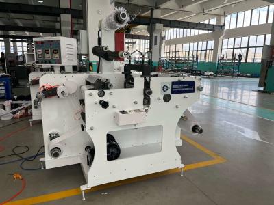China Automatische hoge precisie roll to roll label cutter Rotary sticker cutting slicing machine Te koop