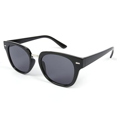 Κίνα 2021 Customizable Fashion Sunglasses Sunglass uv400 Fashion Sunglasses Shades Plastic Women Eyewear προς πώληση