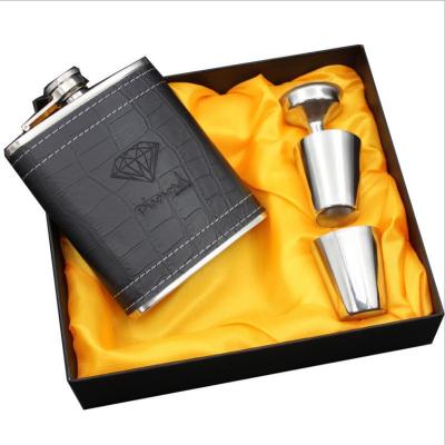 China Custom Leather 8OZ Minimalist Logo Stainless Steel Hip Flask Gift Set for sale