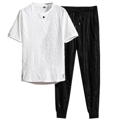 China 2022 New 2 PCS Mens Breathable Pleated Short Sleeve T-shirt And Pants Sports Fashion Suit Summer Men Pants And T-shirt Set for sale