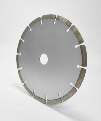 China Stable quality Hot Sale Cold Press Sineter Segmented Saw Blade Universal Dry Diamond Disc Manufacturer Masonry Concrete Granite Cutting for sale