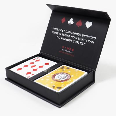 China Customizado 100%PVC cartas de jogo dois decks Design Impressão Logotipo plástico lavável Uma caixa de duas cartas de jogo de poker à venda