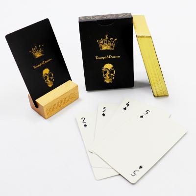 China CMYK 100g Custom Black Core Paper Poker Playing Cards With Gold Edge And Foil Stamping Cartão de Caixa à venda