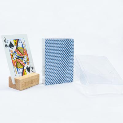 China Cartas de jogo de póquer de plástico 100% impermeável personalizadas com folha de borda de prata 63x88mm à venda