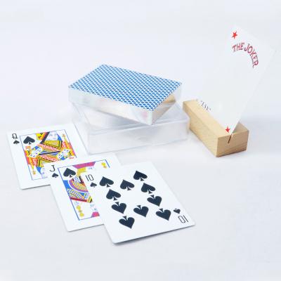 China Bordas de prata personalizadas de cartas de jogo vernizadas e personalizadas com caixas de plástico duras à venda