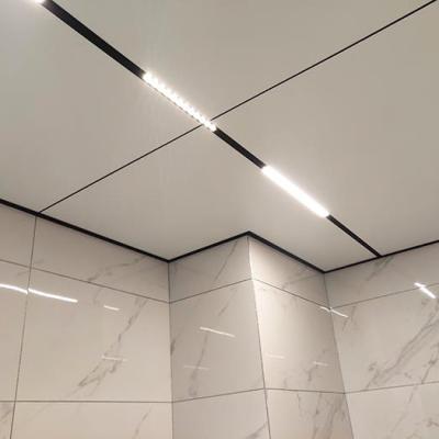 China grano grueso de madera de aleación de aluminio de la piel del panel de techo del panal de los 2x4m 20m m en venta