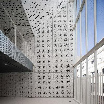China Absorción sana 1.85-4m m del panel perforado exterior del metal de la estación de metro en venta