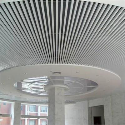 Cina Il soffitto di alluminio del metallo del deflettore di U piastrella la larghezza personalizzabile decorativa della costruzione 300mm in vendita