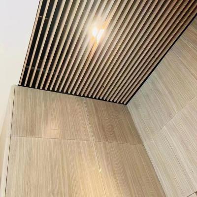 China mirada sólida de aluminio de la madera del panel del grano de madera de las fachadas del edificio del metal de 3.85m m en venta
