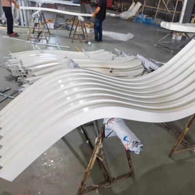 China cortina de encargo de la pared del revestimiento del bafle del tubo de la onda de las fachadas del edificio del metal de 6000m m en venta