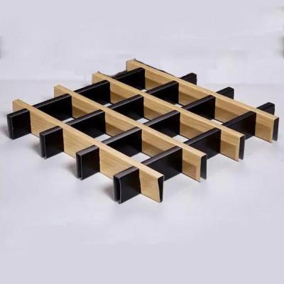 Cina Ventilare le piastrelle del controsoffitto del metallo delle cellule Decorazione del soffitto di griglia in bianco e nero di alluminio in vendita