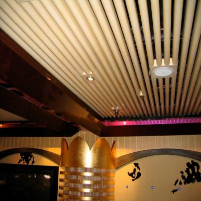 Cina Il soffitto tubolare del deflettore del metallo di alluminio piastrella facile installare in vendita