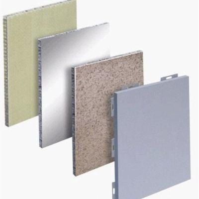 China Borde compuesto modificado para requisitos particulares del cuadrado del techo del revestimiento de la pared de la hoja del panal de aluminio en venta