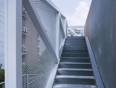 China El metal del aluminio de la reducción del nivel de ruidos amplió a Mesh Panel For Factory Buildings en venta