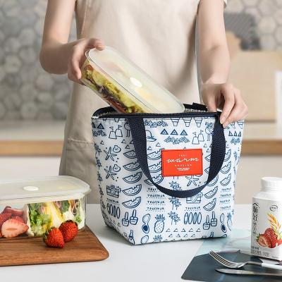 China Sustainable 2021 New Insulated Cooler Bag Customized Logo Lightweight Printed Reusable Lunch Pouch Folding Tote Food Delivery Lunch Bag for sale