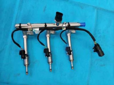 China Geely Binyue's silver oil rail injector with 200bar high-pressure mid-direct injection technology for sale