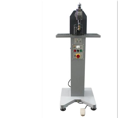 China YUTAI schoenen hak bovenhamer platte slagmachine productie 1000-1200 paar/8 uur machine afmetingen 590*490*1380mm Te koop