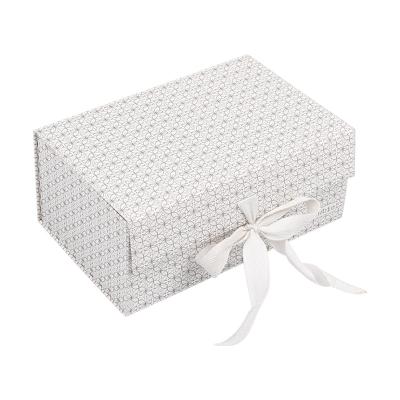 China Disposable Luxury Magnetic Customized White Hardcover Cardboard Gift Box With Ribbon for sale