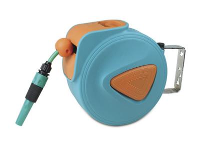 Chine La bobine escamotable automatique de tuyau d'arrosage, rebobinent la bobine escamotable fixée au mur de tuyau à vendre