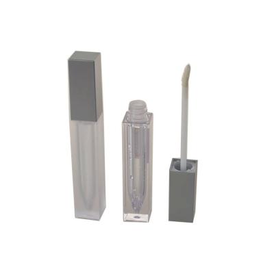 China 7ml ontruim PETG Leeg Matte Square Lip Gloss Container met Zilveren Deksel Te koop