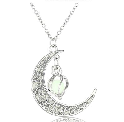 China XUNBEI 2020 Charm 925 Silver Luminous Stone Pendant Necklace Women Trendy Halloween Halloween Jewelry for sale