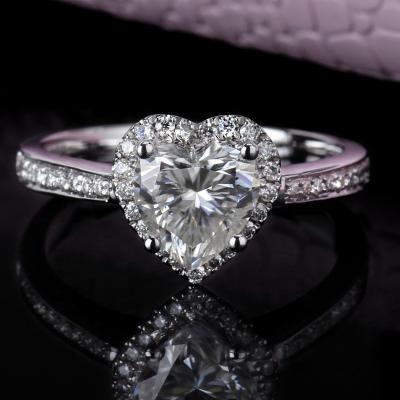 China Game or fire 0.6ct color heart shape stone D color 5.5mm moissanite for ring moissanite price per carat for sale