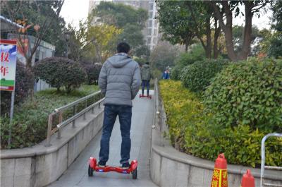 China Intelligent Dual Wheels Self Balancing Electric Scooter Drifting Board 10 Inch for sale