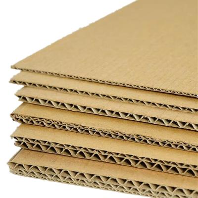 China Recyclable White Single Wall Corrugated Cardboard B-Groove Face Black Thick Corrugated Paper Rolls Sheets for sale