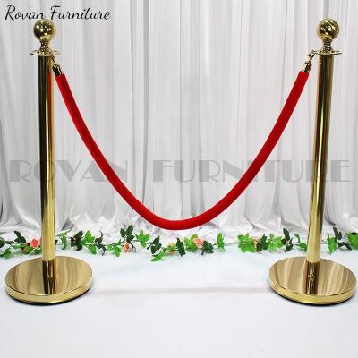 China Traditional VIP Rope Portable Iron Stand and Barrier with Twisted Rope for Clubs Stand Crowd Control Barrier Stand for sale