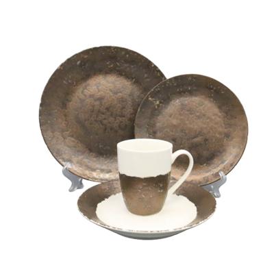 China Disposable Japanese Handmade Golden Emboss Dinnerware Set Ceramic Pottery Dinnerware For Sale for sale