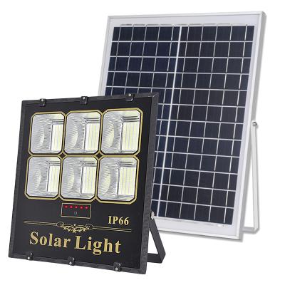 China Latest LANDSCAPE High Lumen Landscape Floodlight Lamp Ip65 Waterproof Outdoor Solar Flood Light With Remote 100W 200W 300W for sale