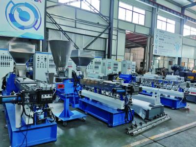 China PET PP PVC parallelle dubbele schroef Plastic extrusiemachine 4200 * 750 * 2100 mm Te koop