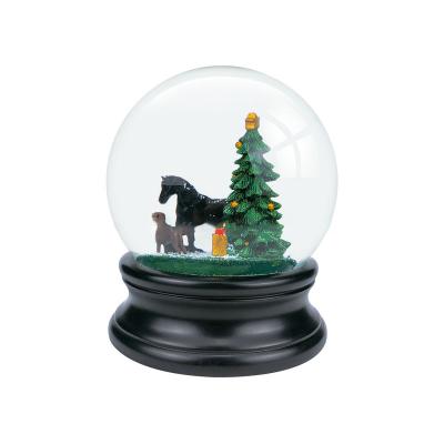 China Custom Crystal Resin Snowball Ornament Snowball Snowball Souvenirs Luxury Christmas Snow Globe Home Gift From Europe for sale