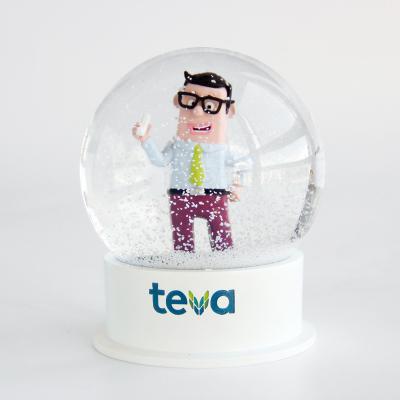 China Europe Wholesale 100mm Resin Doll Gift Ornament Souvenirs Throw Snowballs Custom Luxury Snowball Snow Globes Snow Globe for sale