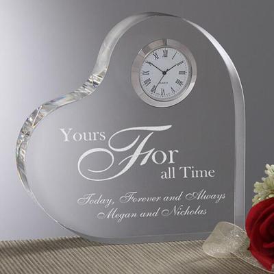 China Europe Personalized Wedding Guests Heart Shaped Crystal Desk Clock Wedding Favor Gifts Souvenirs for sale