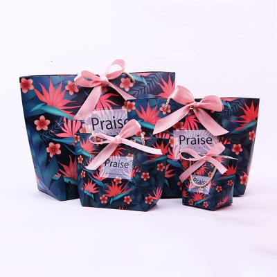 China Recycled Materials Paper Shopping Gift Bag Hot Selling Packaging Bag With Ribbon For Shopping Clothes And Gift for sale