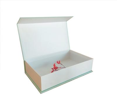 China Luxury Custom Handmade Logo Printed Cosmetic Gift Set Packaging Retail Box for sale