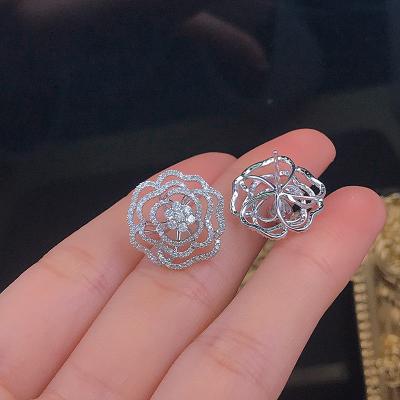 China FASHIONABLE Jewelry Wholesale Custom Elegant Real Fine Diamonds 18k Gold Flower Stud Earrings For Women 2023 for sale