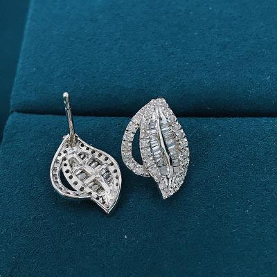 China 2023 New Trendy Fine Jewelry Design Luxury Style 18K Gold Round Leaf Shape White Color DIamond Earring For Woman for sale