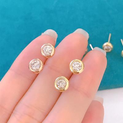 China 2023 Wholesale Vintage Fashionable Pure 18K Gold CLASSIC 0.64 Carat Stud Earrings For Women Diamond Earrings for sale