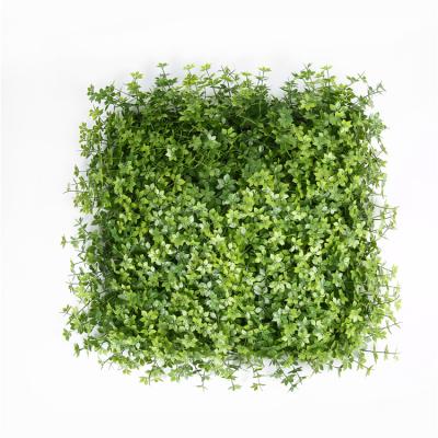 China Modern Artificial Living Wall PE Boxwood Panel Artificial Boxwood Hedge Green Wall UV Protected Fence for sale