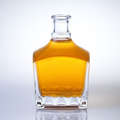 China Whiskey Glass Bottle Square Pop 750ml for Traditional Whisky Selection for sale