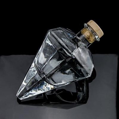 China Glass Whiskey Bottle 700ml with Unique Diamond Shape and Customized Logo for sale